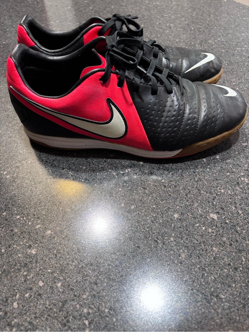 Nike CTR 360 LIBRETTO III IC Men’s Size 7.5 Indoor Soccer Shoes